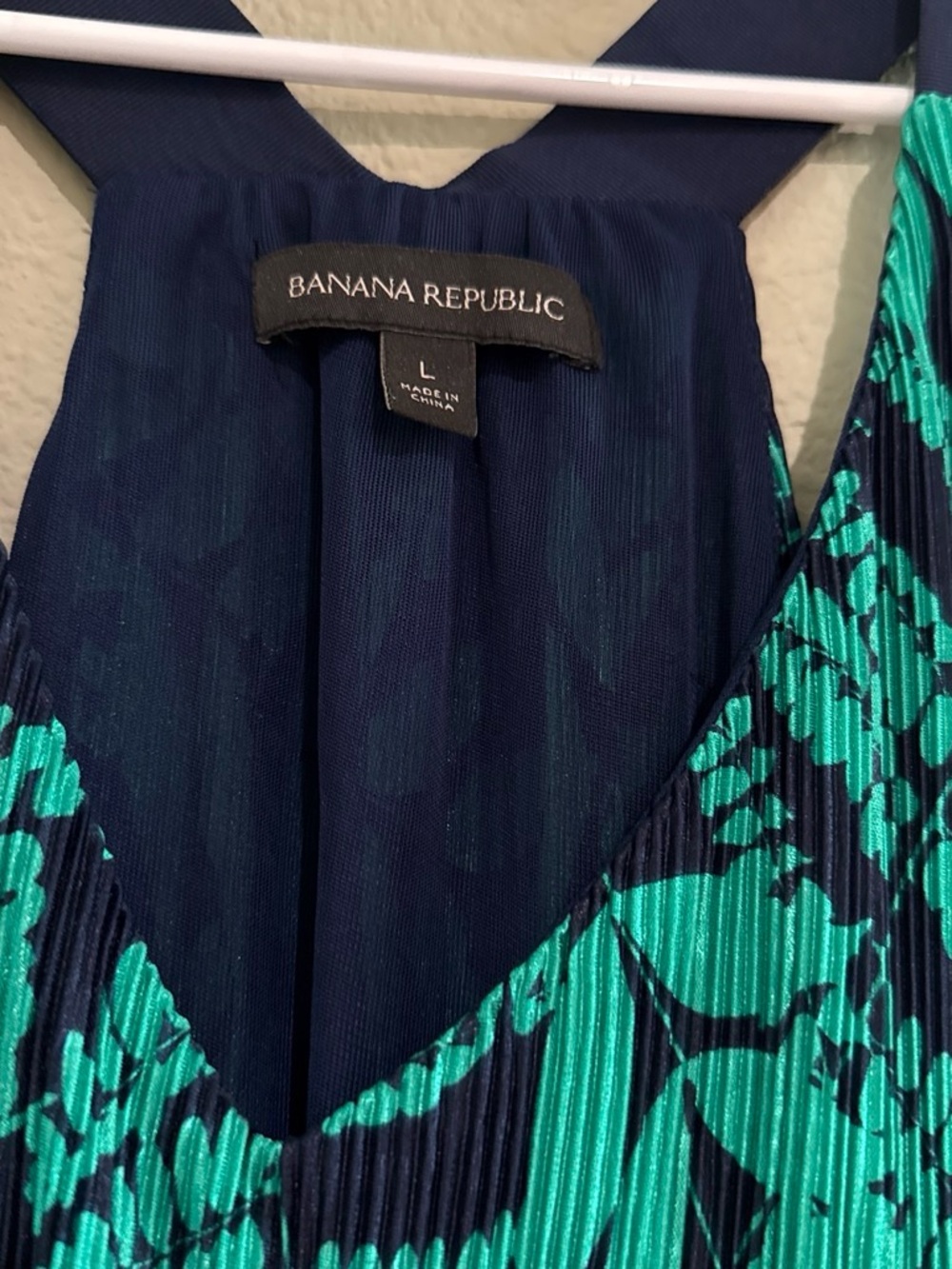 Banana Republic Navy & Teal Pleated V-Neck top - Picture 2 of 4